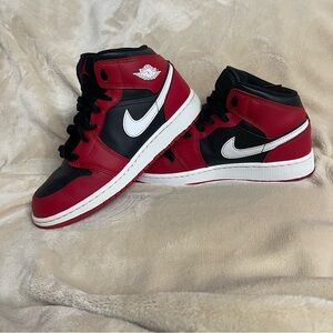 Big Kid's Jordan 1 Mid Black/White-Gym Red (DQ8423 061) - 6Y